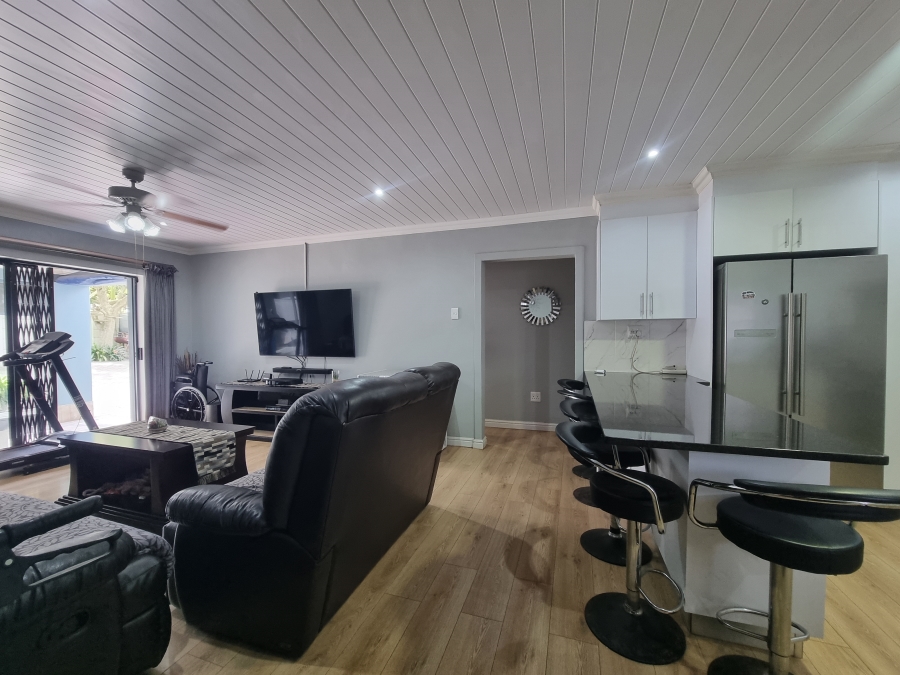 6 Bedroom Property for Sale in Dana Bay Western Cape
